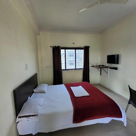 Spot On 72974 Gokul Lodge Pune Exterior foto